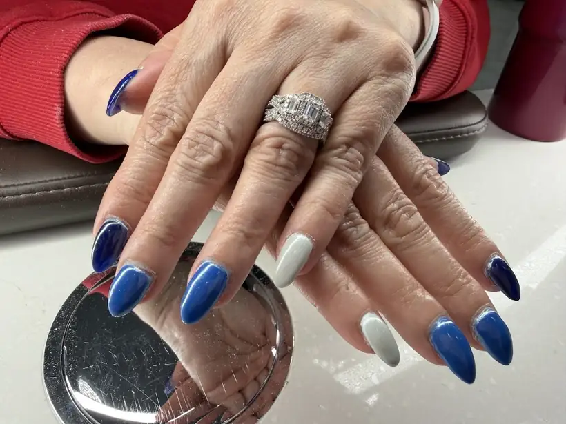 Blue tip manicure with rings